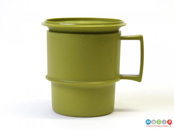 Side view of a mug showing the lid in place.