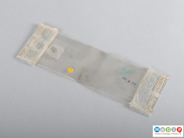 Side view of a packet showing the sealed ends.