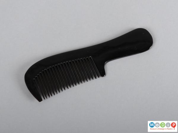 Top view of a comb showing the teeth and handle.