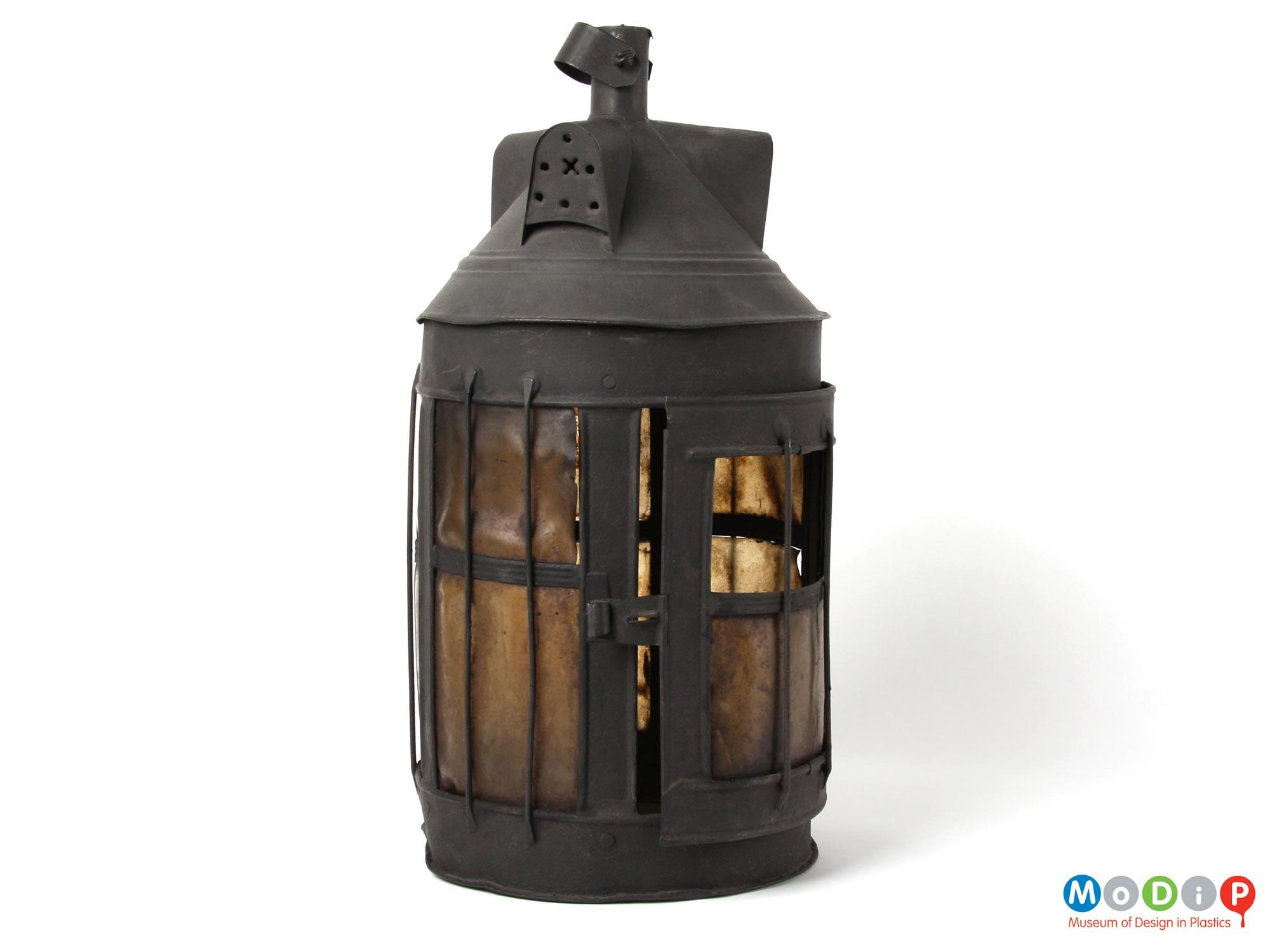 Lantern with horn panes | Museum of Design in Plastics