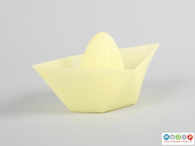 Side view of a citrus juicer showing the pointed tips of the boat.