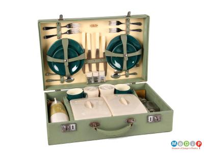 Side view of a Sirram picnic set showing the inside layout of the box.