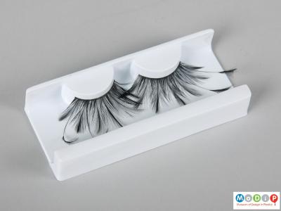 Top view of a pair of false eyelashes showing the different lengths of lashes.
