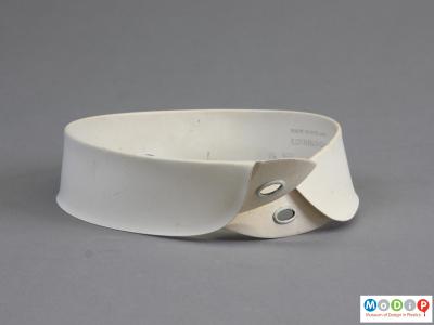 Front view of a  collar  showing the round corners.