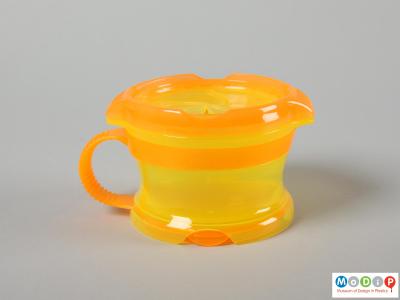 Side view of a snack pot showing the flexible handle.
